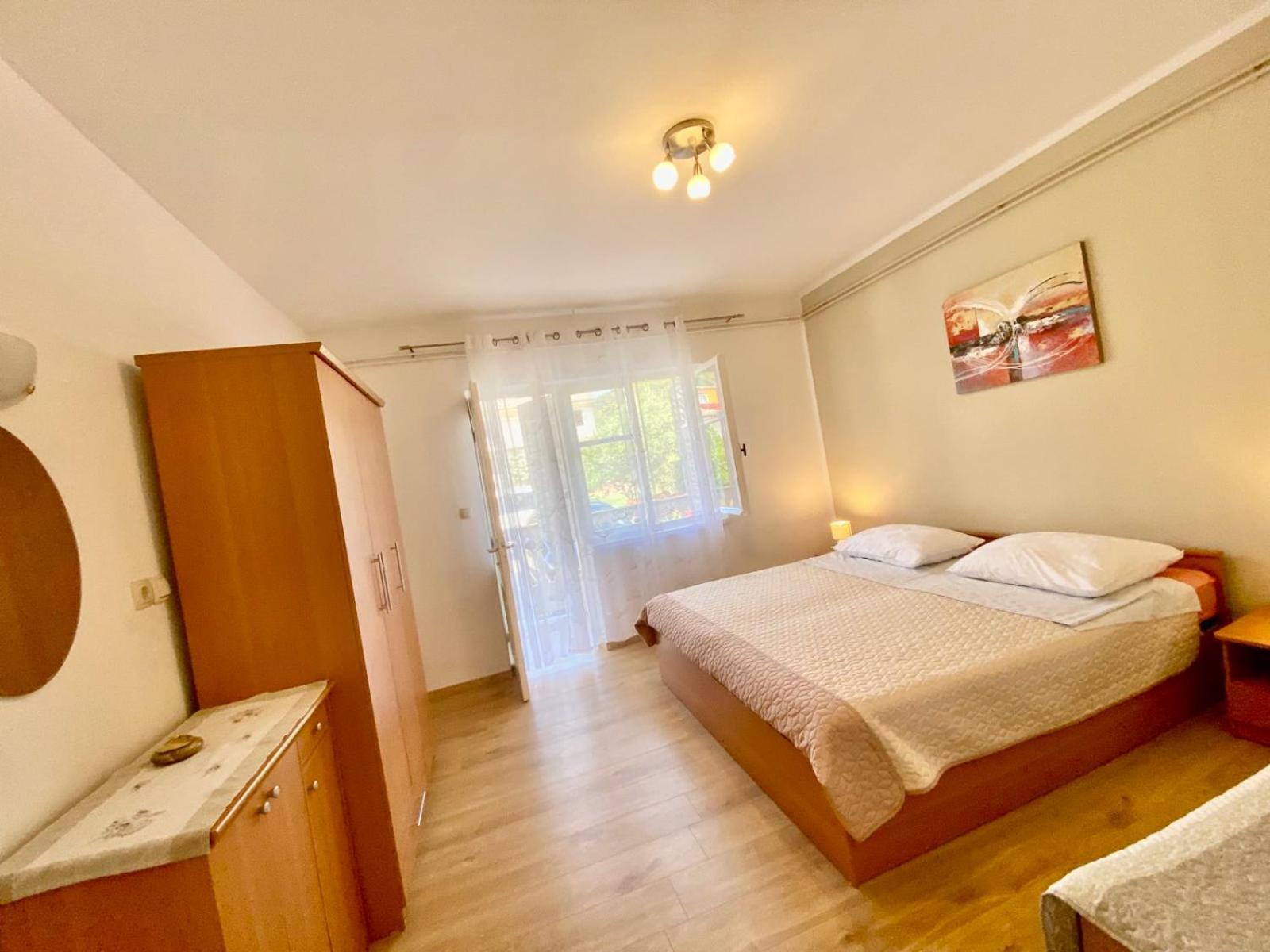 Apartmani Franciska Rab Town Bagian luar foto