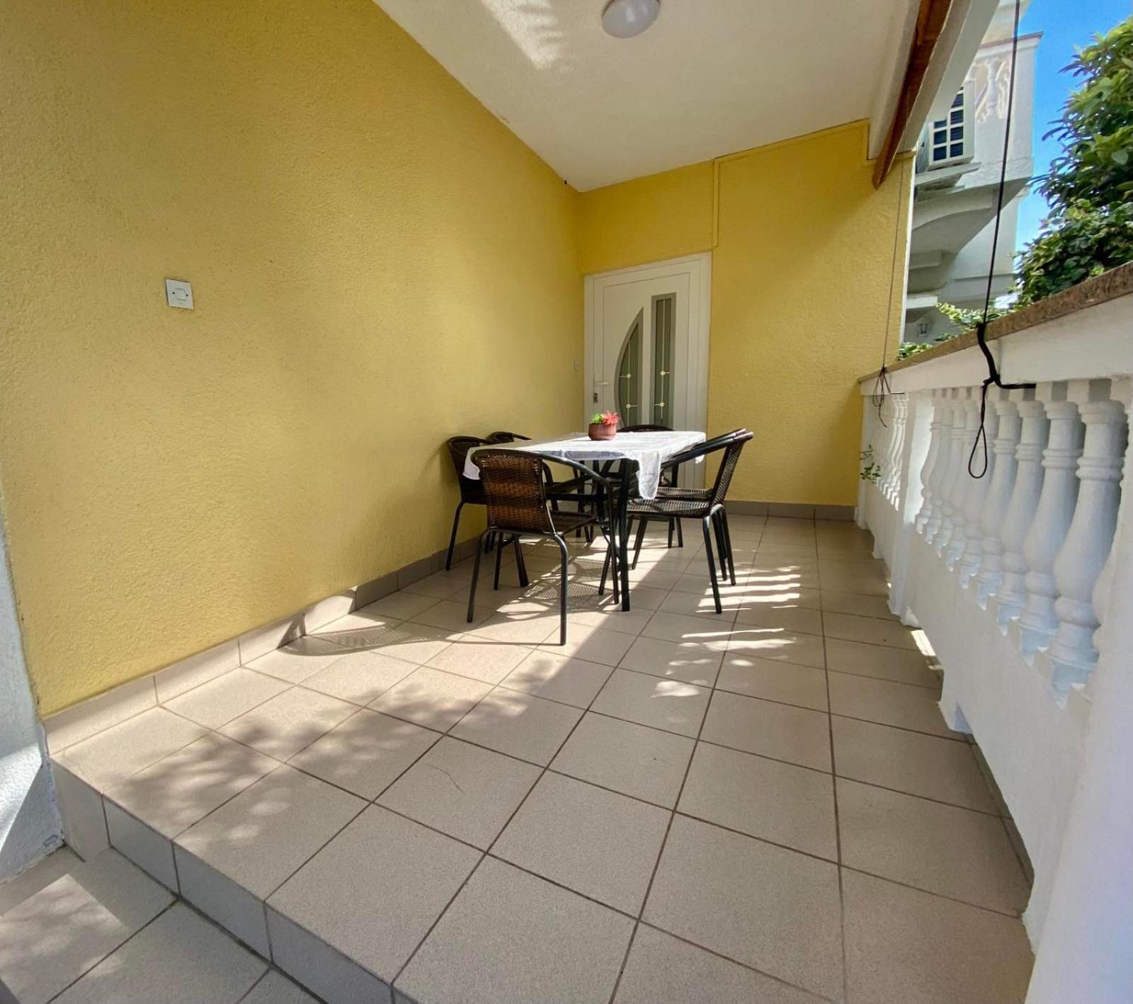 Apartmani Franciska Rab Town Bagian luar foto