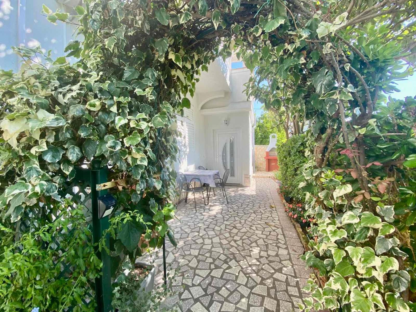 Apartmani Franciska Rab Town Bagian luar foto