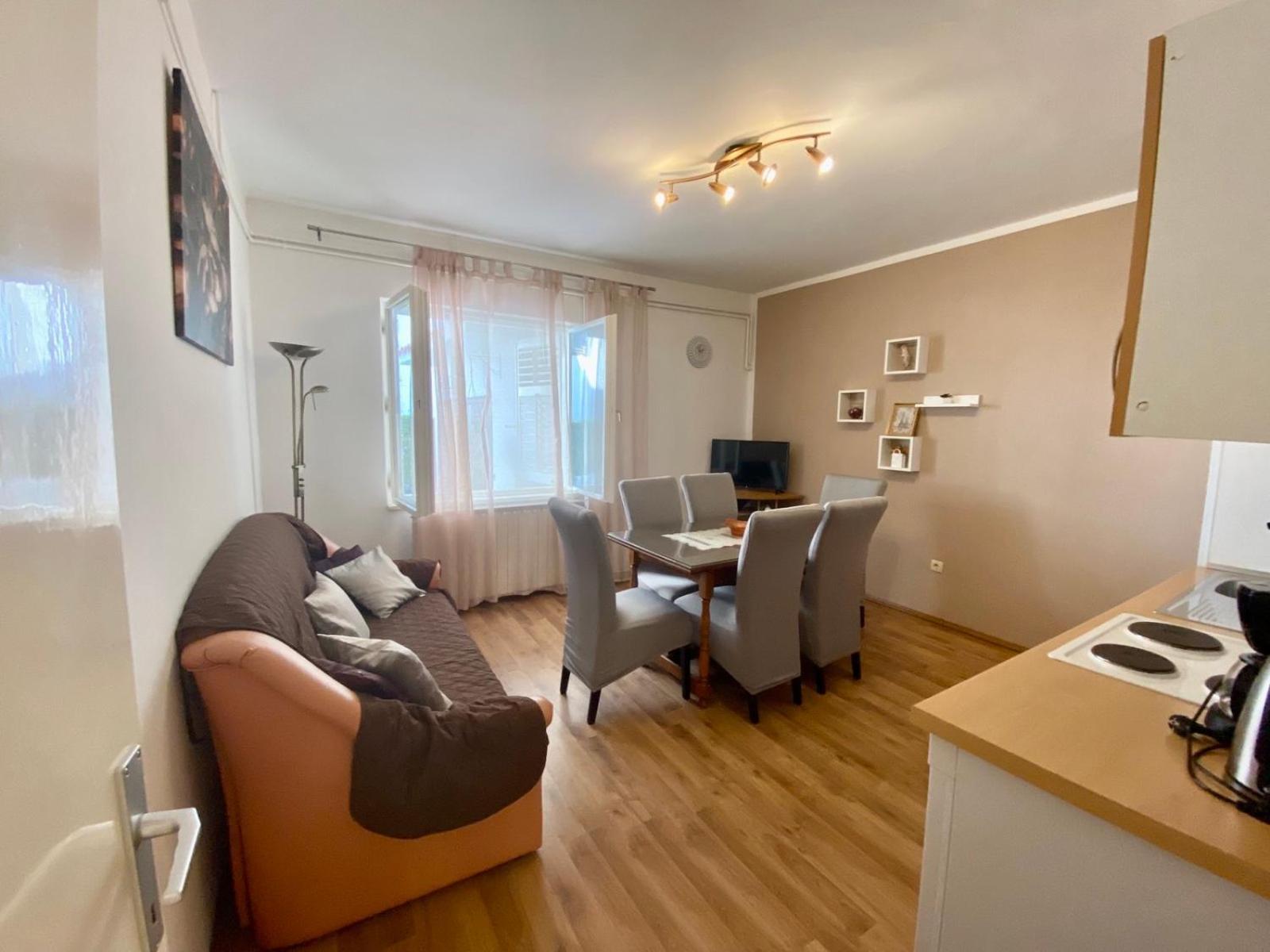 Apartmani Franciska Rab Town Bagian luar foto