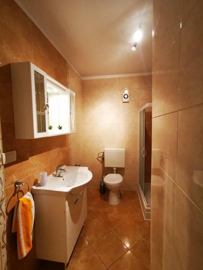 Apartmani Franciska Rab Town Bagian luar foto