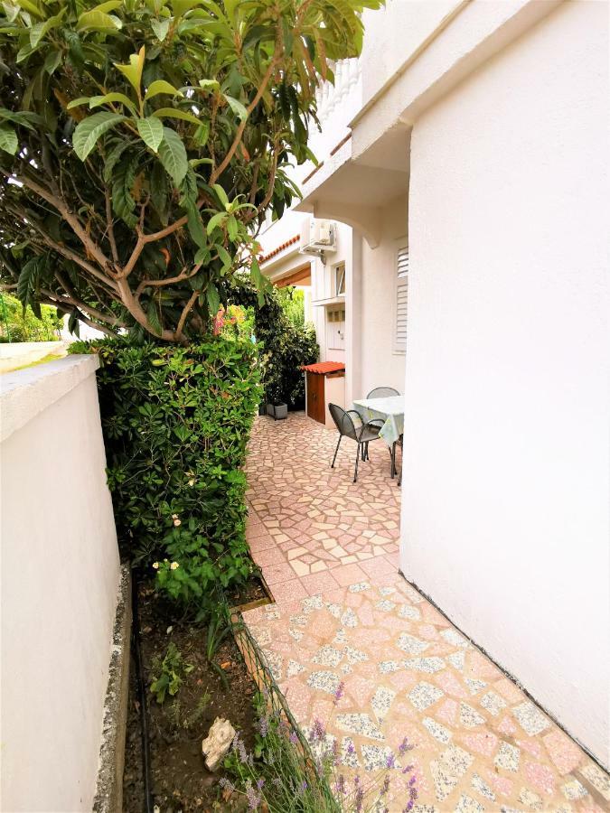 Apartmani Franciska Rab Town Bagian luar foto